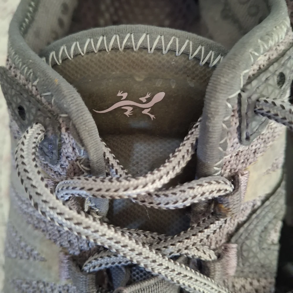 Chaco Torrent Pro Women's Gray Athletic Outdoor Sneakers Size 8.